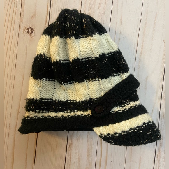 Roxy Beanie Hat - Picture 1 of 4